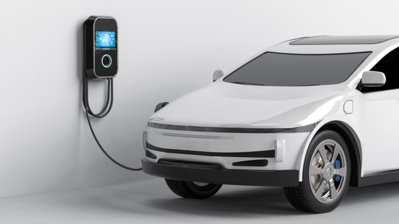 Sidnei Piva de Jesus explica as principais diferenças técnicas e práticas entre carros híbridos e elétricos.