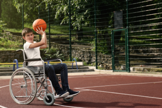 Investir em práticas acessíveis fortalece a inclusão e transforma a educação, como defende Sérgio Bento De Araújo ao destacar a importância do esporte adaptado nas escolas.
