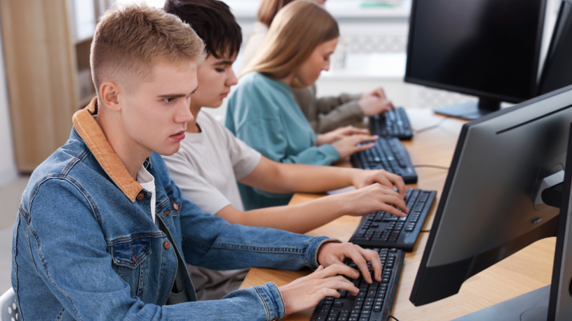A partir da análise de Sérgio Bento De Araújo, entenda como a inteligência artificial na educação transforma o estudante em protagonista do aprendizado.